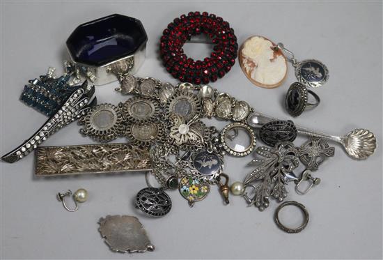 Mixed jewellery and silver, including locket, brooches and bracelet.